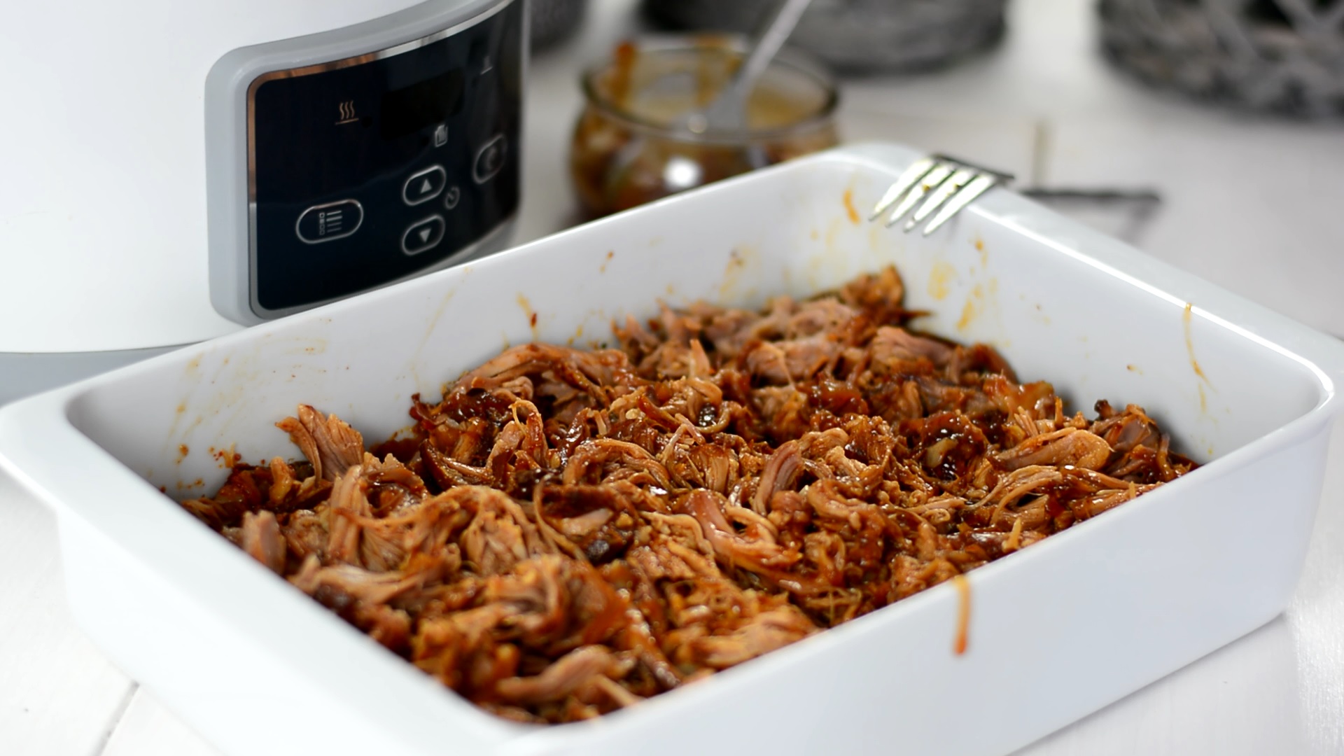 Reteta pulled pork la slow cooker facut acasa – pulled pork burger cu salata coleslaw