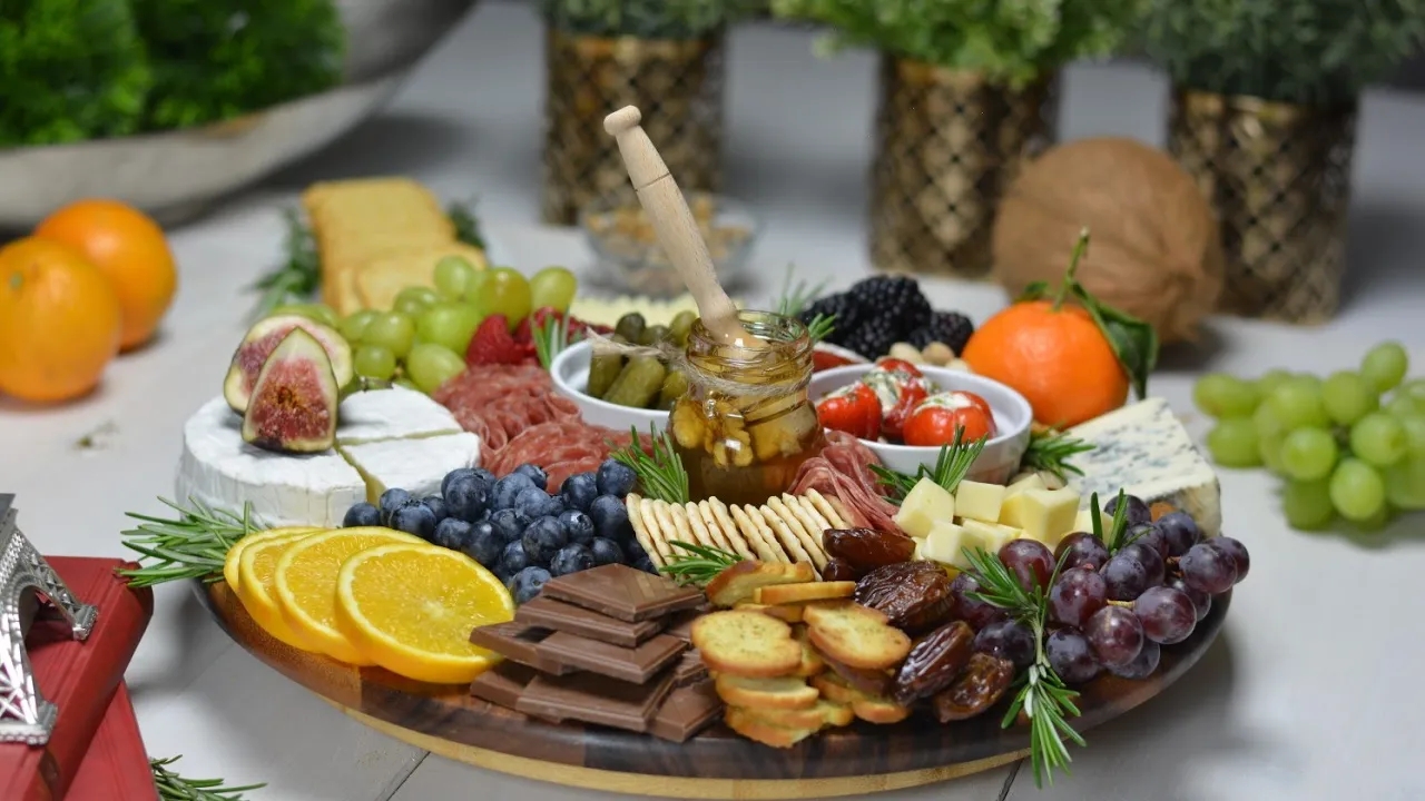 Charcuterie board – platou aperitiv divers